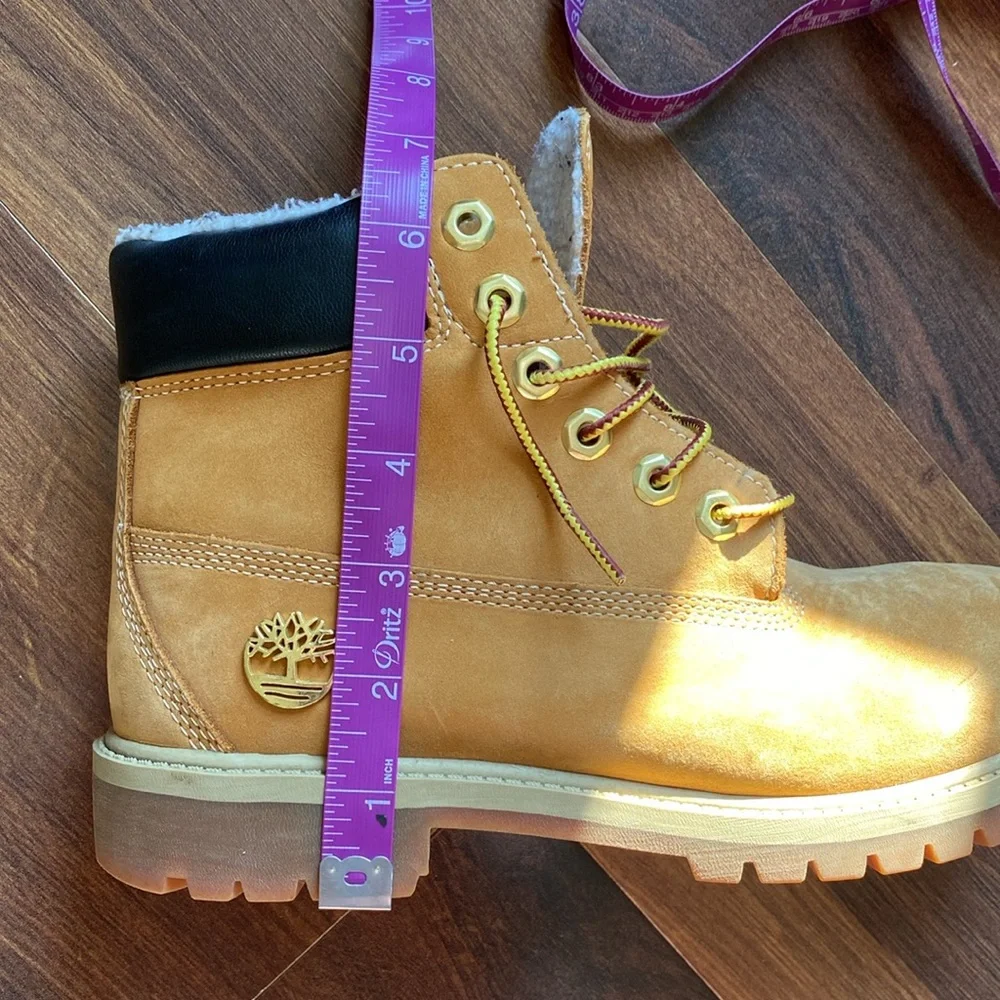 Timberland 6” Nubuck Wheat Shearling Faux Fur Classic Boots A42ZR A6698